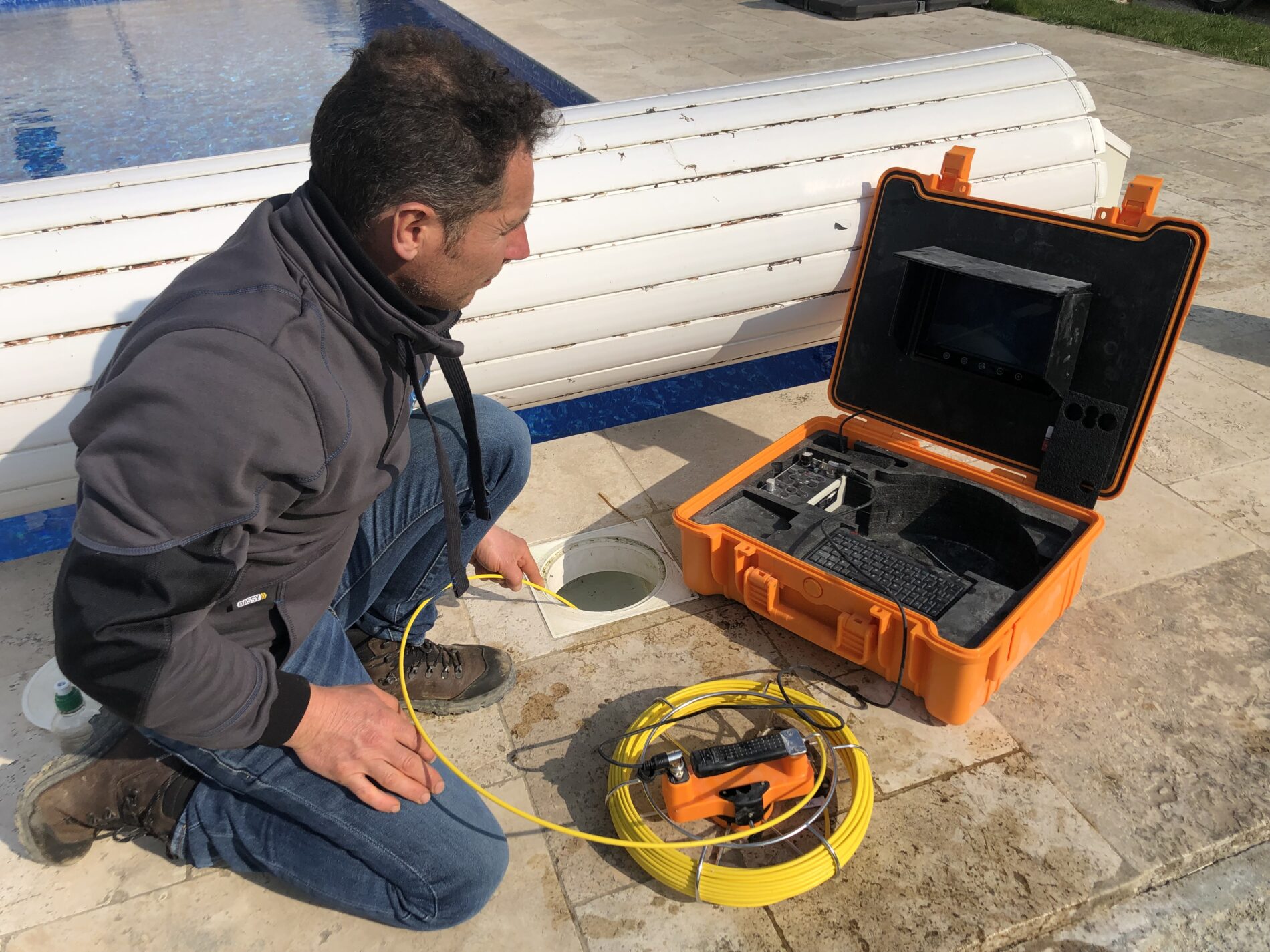 Caméra piscine technicien